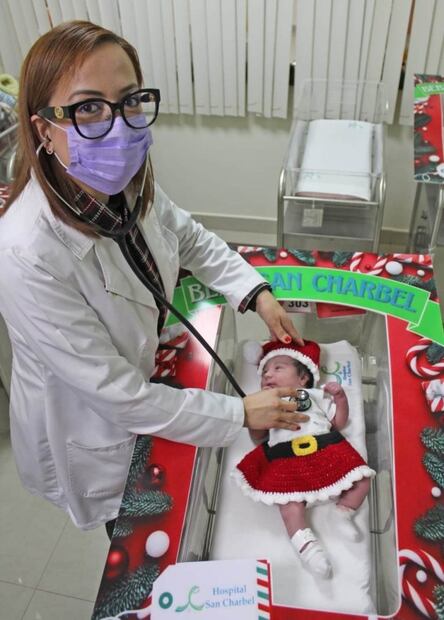 ¡Bebés del Polo Norte! Hospital en Tamaulipas decora cunas como regalos navideños
