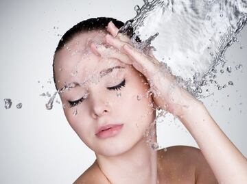 Cómo lavarse la cara en la noche, conoce la rutina perfecta