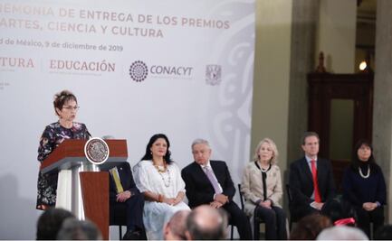 Entregan premios a Artes, Cultura y Ciencia