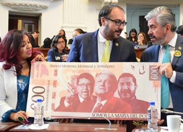 Perredistas hacen billete con la cara de líderes de Morena