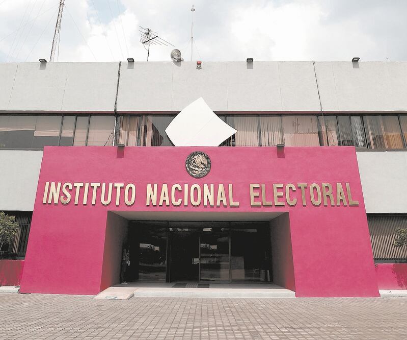 El INE ha perdonado millones de pesos en sanciones a los partidos por no destinar los recursos asignados a alentar el empoderamiento político de las mujeres. ARCHIVO EL UNIVERSAL