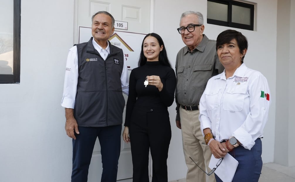 Entregan primeras 40 viviendas del Bienestar en Sinaloa; administración de Rubén Rocha ha entregado más de 30 mil títulos de propiedad.
Foto: Especial.