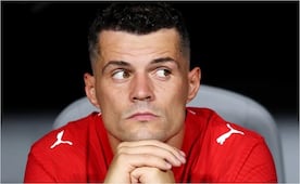 Granit Xhaka es apartado de la selección de Suiza tras polémica por un certificado Covid