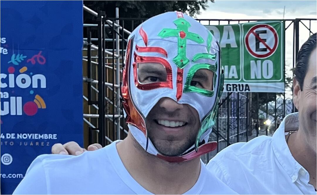 FOTO: Checo Pérez se disfraza de luchador - @octubrefiestas