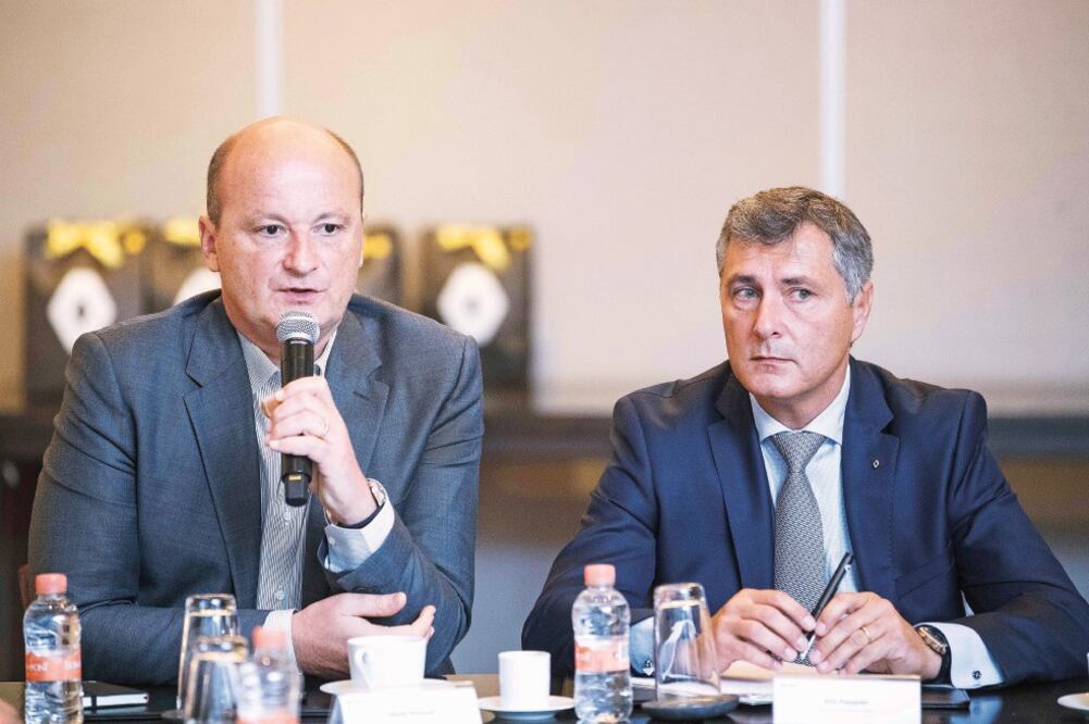 En conferencia de prensa, Oliver Murguet y Eric Pasquier, directivos de Renault, informaron que la compañía ha decidido concentrarse en el segmento de las SUV, y van a desplegar toda su gama en el país (GERMÁN ESPINOSA. EL UNVERSAL)