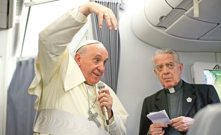 Papa podría visitar Auschwitz: Lombardi