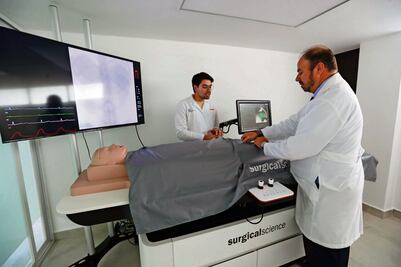 Practican cirugías con tecnología innovadora