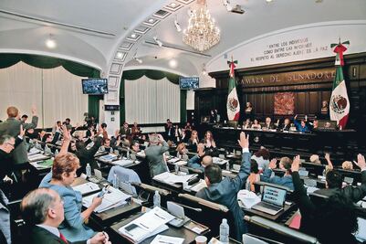 Revisan los dictámenes de dos comisiones en la Constituyente