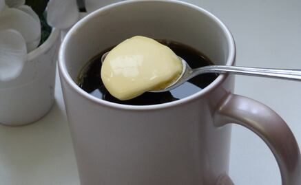 ¿Qué pasa si le pones mantequilla a tu café?