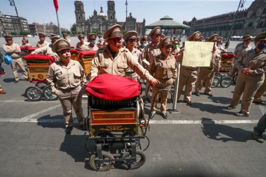Marchan organilleros para pedir apoyo a las autoridades ante Covid-19