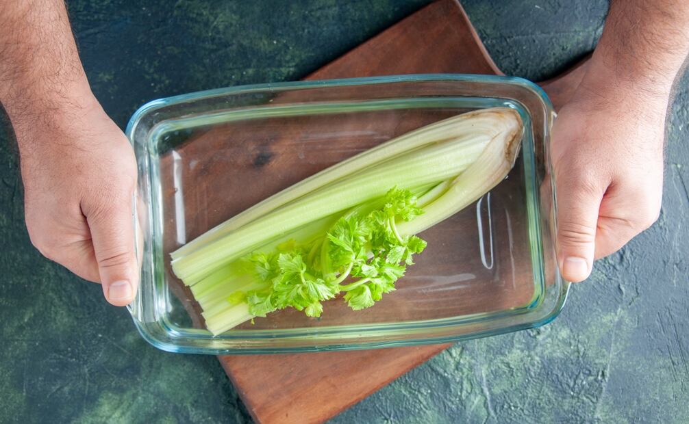 Además de realzar el sabor de los alimentos, el vinagre blanco puede ayudar a la desinfección de productos frescos. Foto: Freepik