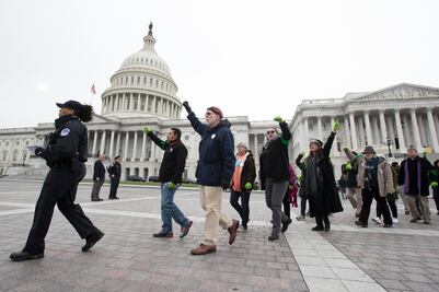 Congreso de ​EU aprueba presupuesto temporal y evita cierre del gobierno