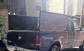 ¡Encueradito! Hallan cuerpo de un hombre debajo de una camioneta en Tlalnepantla