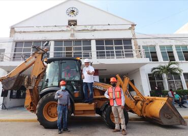 Arranca demolición del palacio municipal de Salina Cruz afectado por terremoto del 7-S