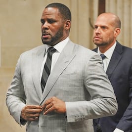 R. Kelly se declara inocente y sigue preso