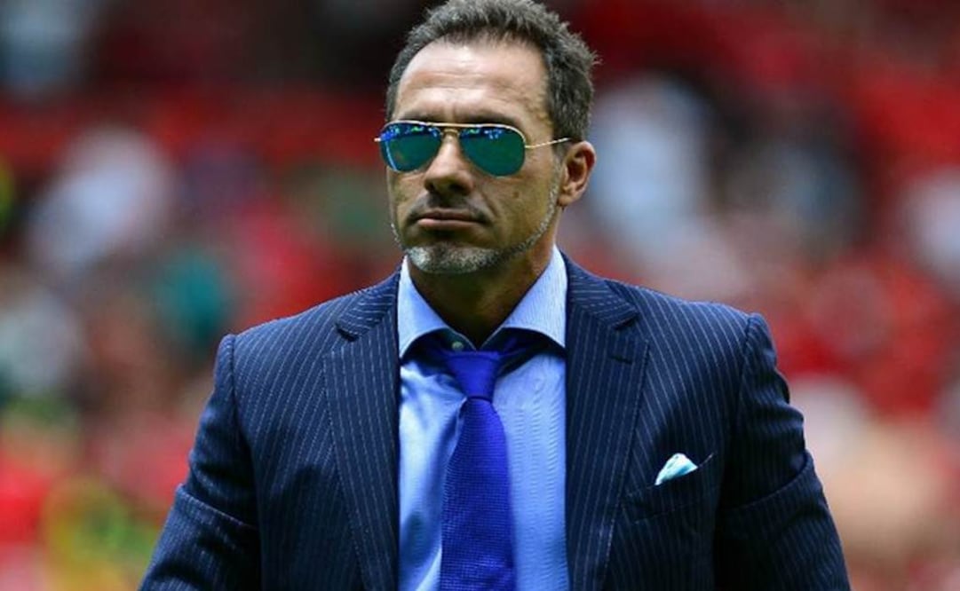 Matosas se ajustó a las exigencias americanistas, incluso en su manera devestir, pues dejó atrás los vistosos sacos y los cambió por los institucionales