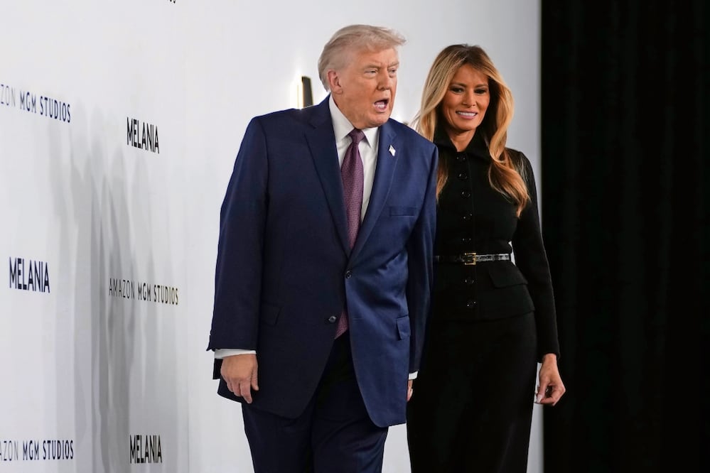 Donald Trump, mandatario estadounidense, con Melania Trump, primera dama. Foto: AP