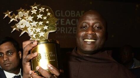 El profesor que dona parte de su salario a sus alumnos más pobres