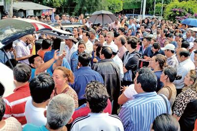 Padres de familia buscan romper control de la CNTE