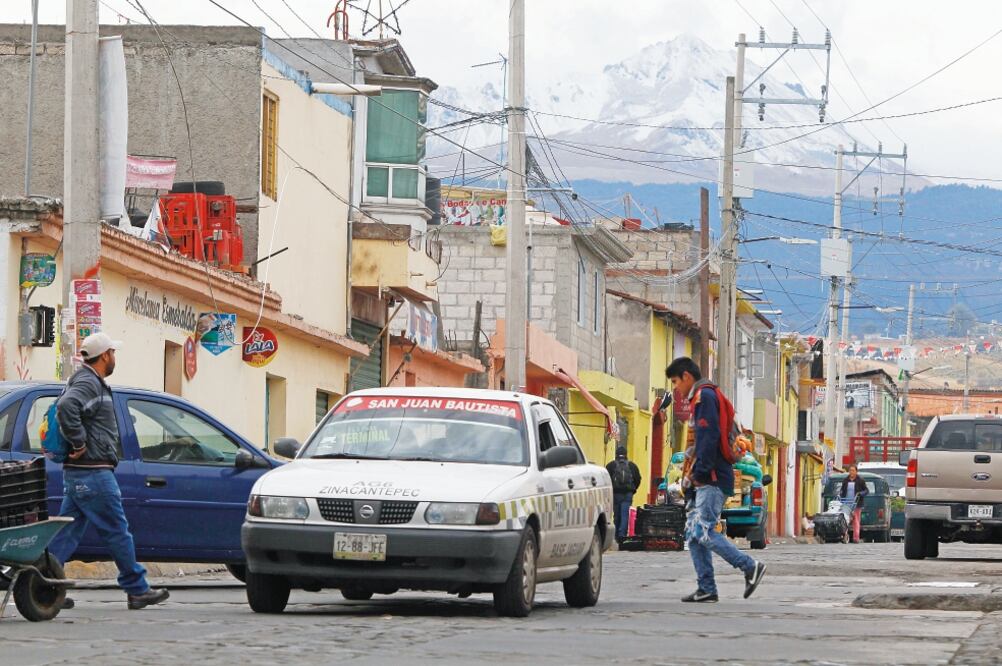 Los vecinos ya están acostumbrados a la temporada invernal, sólo esperan que se deshaga el hielo para regresar a sus actividades cotidianas (JORGE ALVARADO. EL UNIVERSAL)