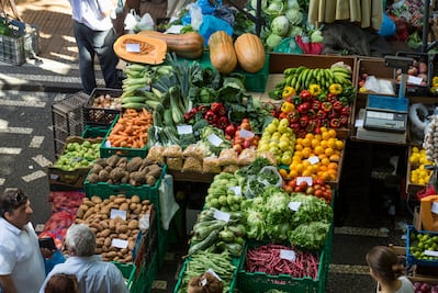 Sugieren consumir vitaminas A y C en temporada de frío