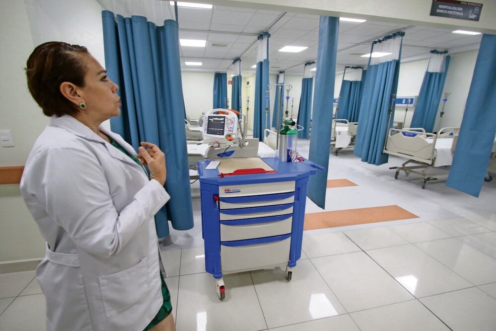 Otra prioridad del nuevo gobierno para combatir la pobreza será impulsar la coordinación y colaboración en salud, opina el Coneval. Foto: Archivo | El Universal