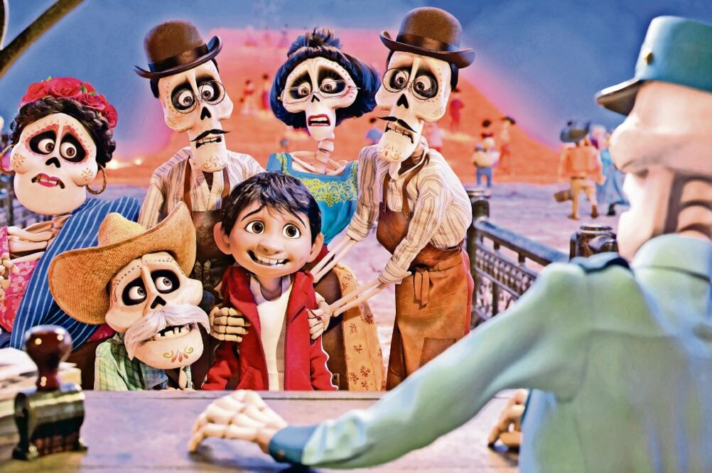 La película está ambientada en el Día de Muertos. (DISNEY- PIXAR)