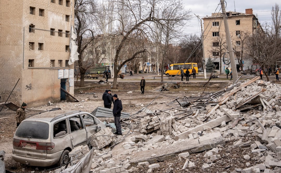 Edificio residencial en la ciudad Járkov, Ucrania después de la caída del misil ruso.  (07/03/2026) Foto: EFE/ Tommaso Fumagalli