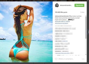 Alessandra Ambrossio disfruta de las playas brasileñas