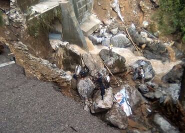 Localizan muerto a chofer que arrastró un río en Oaxaca