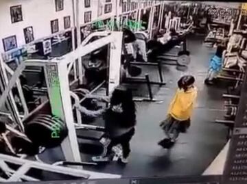 Video. Captan últimos segundos de vida de mujer tras caerle pesa de 180 kilos en gimnasio de la colonia Peralvillo
