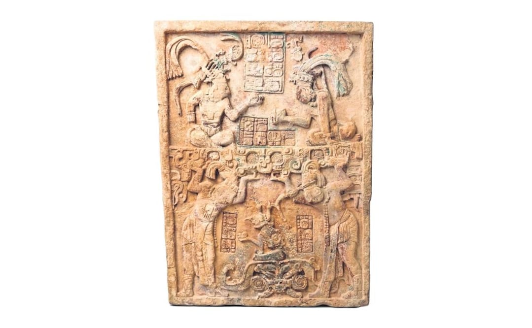 Imagen del dintel maya de Yaxchilán,
resguardado en el Consulado de México en Nueva York. Foto: Secretaría de Relaciones Exteriores