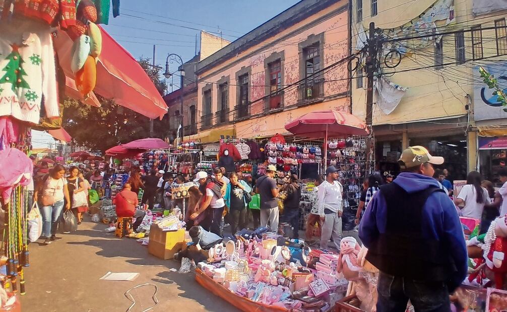 Entre 2009 y 2012, los distintos grupos de comerciantes obtuvieron Permisos Administrativos Temporales Revocables a título oneroso, es decir con costo, para ocupar estos inmuebles. Foto: Carlos Mejía | El Universal