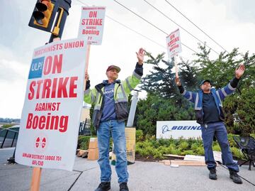 Boeing retira oferta de subida salarial tras fracaso de negociaciones con sindicatos; huelga costará 50 mdd diarios la empresa, calculan