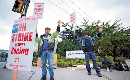 Boeing retira oferta de subida salarial tras fracaso de negociaciones con sindicatos; huelga costará 50 mdd diarios la empresa, calculan