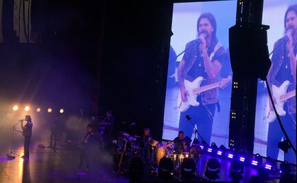Juanes rinde homenaje a José José durante su concierto en el Auditorio Nacional