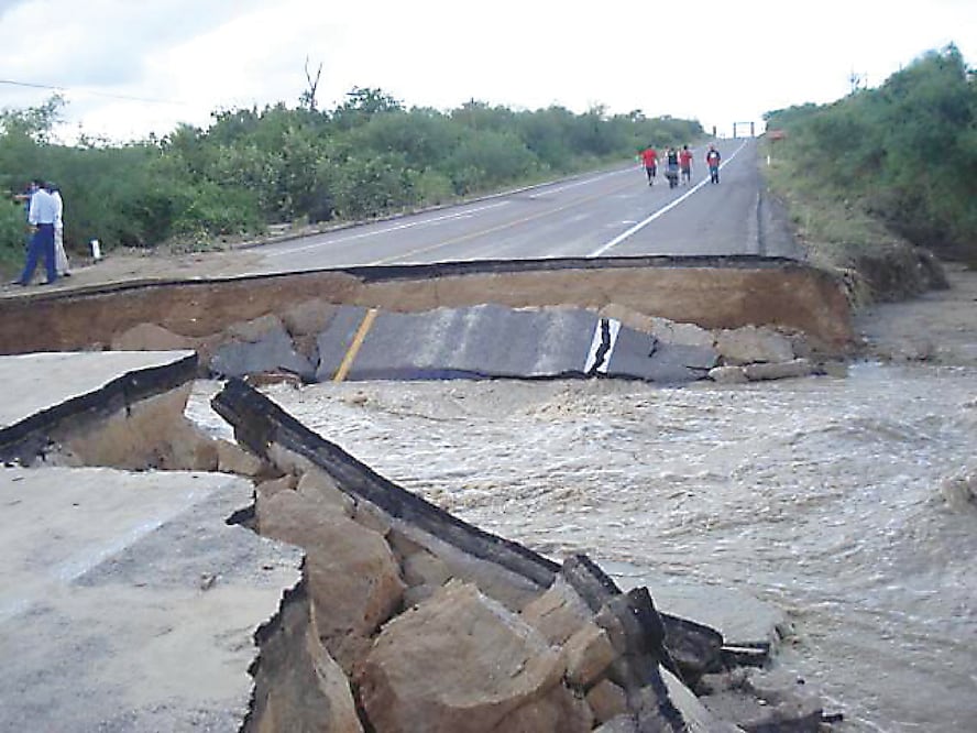 La propuesta de Hacienda busca proteger la infraestructura pública estatal ante desastres naturales (ARCHIVO EL UNIVERSAL)
