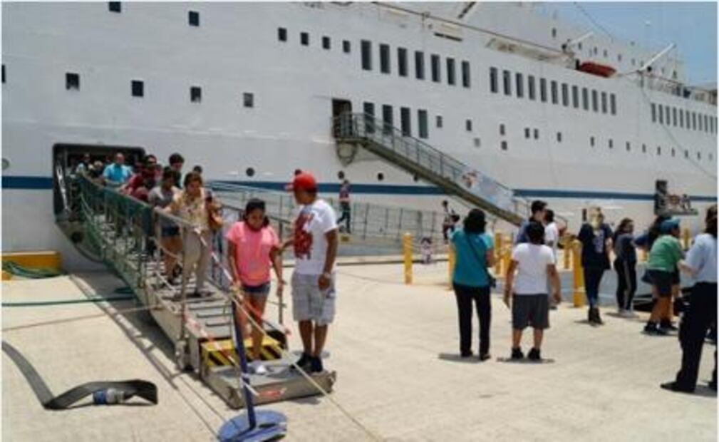 Visitan más de 8 mil la librería flotante
