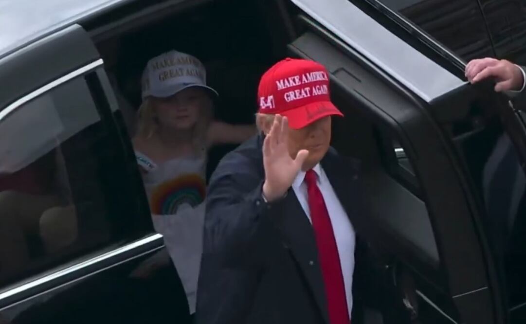 Donald Trump y su nieta salen de la bestia. Foto: Captura de Pantalla video de X @Breaking911