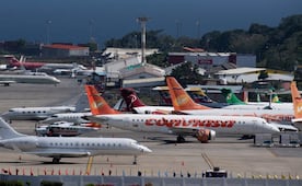 Venezuela notifica a aerolíneas que compra de combustible debe pagarse a EU; fondos van a una cuenta "de custodia"