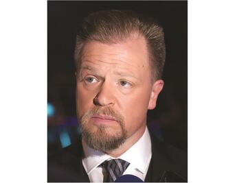 Arturo López Gavito abraza con internet a exalumnos