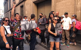 Fans de U2 se quedan “vestidos y alborotados” tras horas de espera afuera de Palacio Nacional