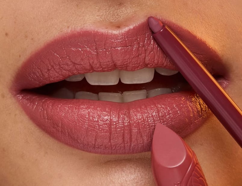 Los labiales malva son frescos, pero también sofisticados. Foto: Instagram @kikomilanomex