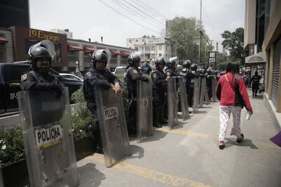 Realizan operativo contra ambulantes afuera de Metro Chilpancingo