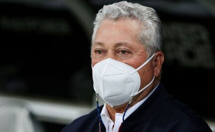 ¿Se debe ir Vucetich de Chivas?