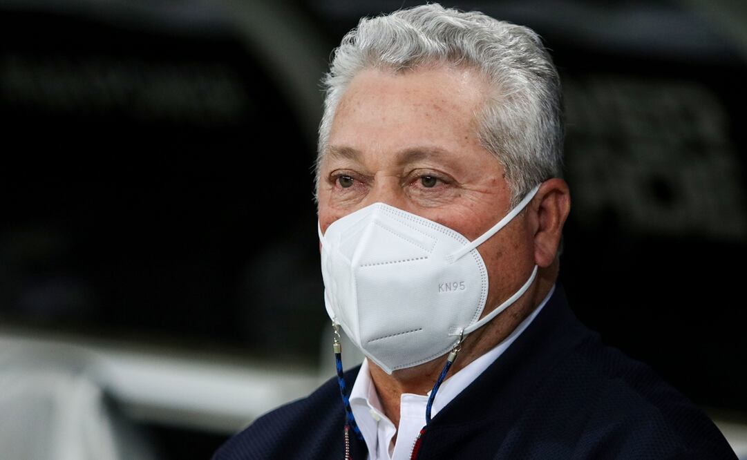 ¿Se debe ir Vucetich de Chivas?