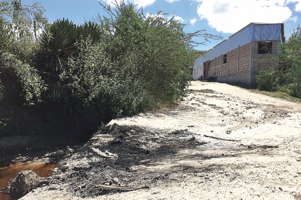 Reacción. Autoridades municipales y policiacas se refugian en las oficinas, ante enojo de habitantes (ARCHIVO. EL UNIVERSAL)