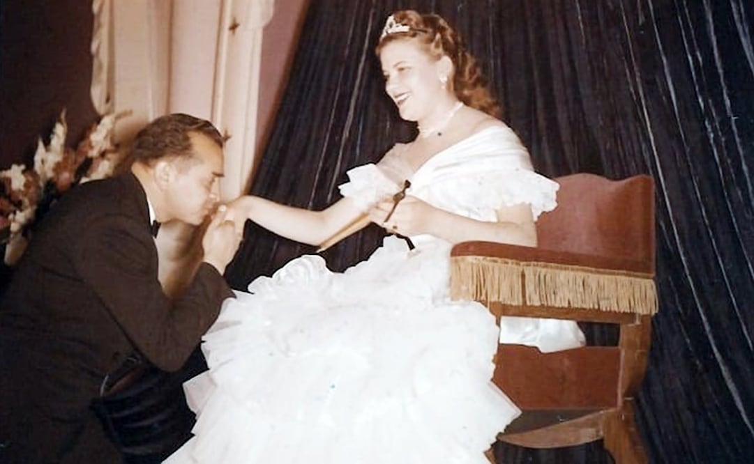 Coronación de Inés Bernal como Reina del Montañismo Mexicano, 1956. En 1950, la revista Alpinismo sostuvo que “la reina no debe ser solamente una figura decorativa, puede emprender y llevar a feliz término muchas obras [por el montañismo] que están veladas a los hombres”. Foto: ESPECIAL/Cortesía Enrique Chávez Poupard.