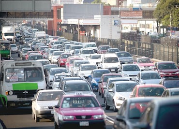 Este jueves 18 de julio no circulan autos con engomado verde