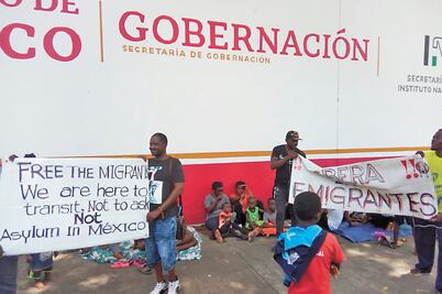 Protestan africanos por trato del INM